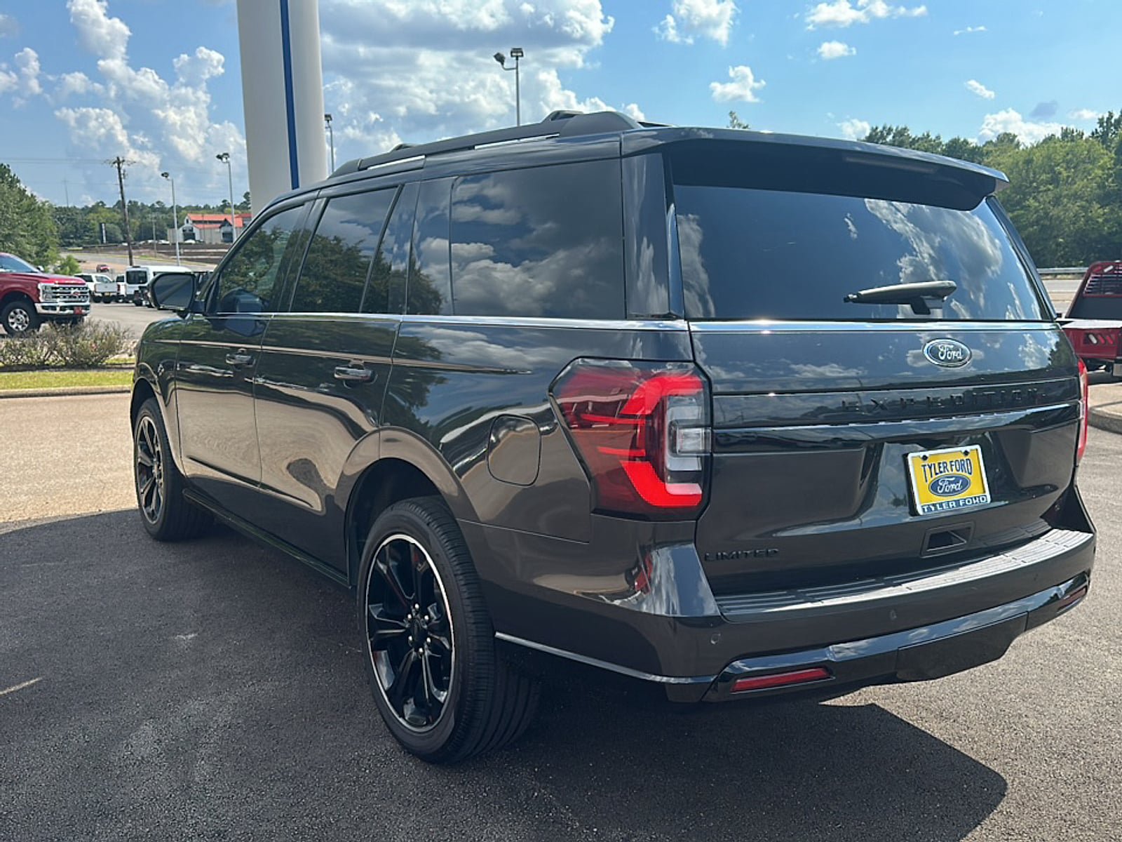 Used 2023 Ford Expedition Limited RWD image 8
