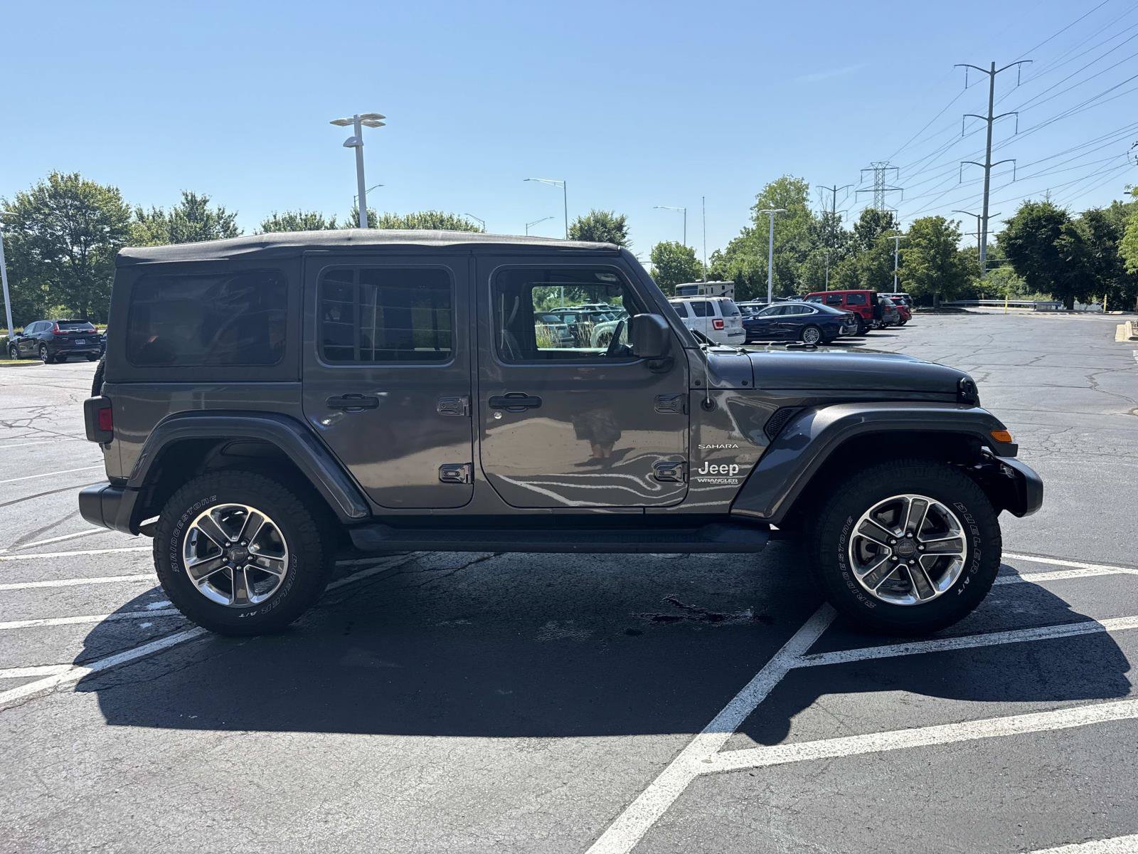 Used 2018 Jeep Wrangler Unlimited Sahara AWD/4WD image 5