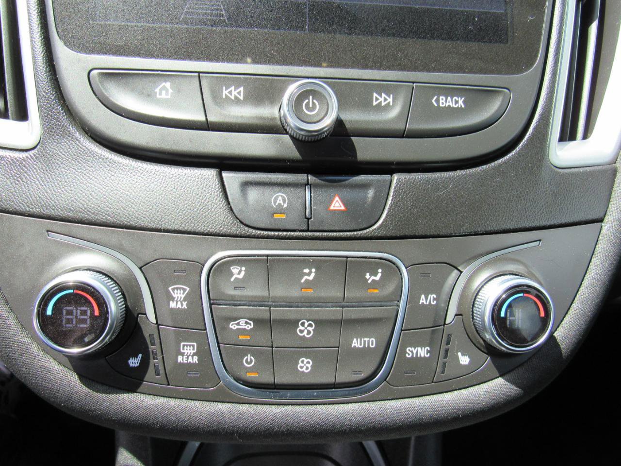 Used 2022 Chevrolet Malibu LT FWD image 17