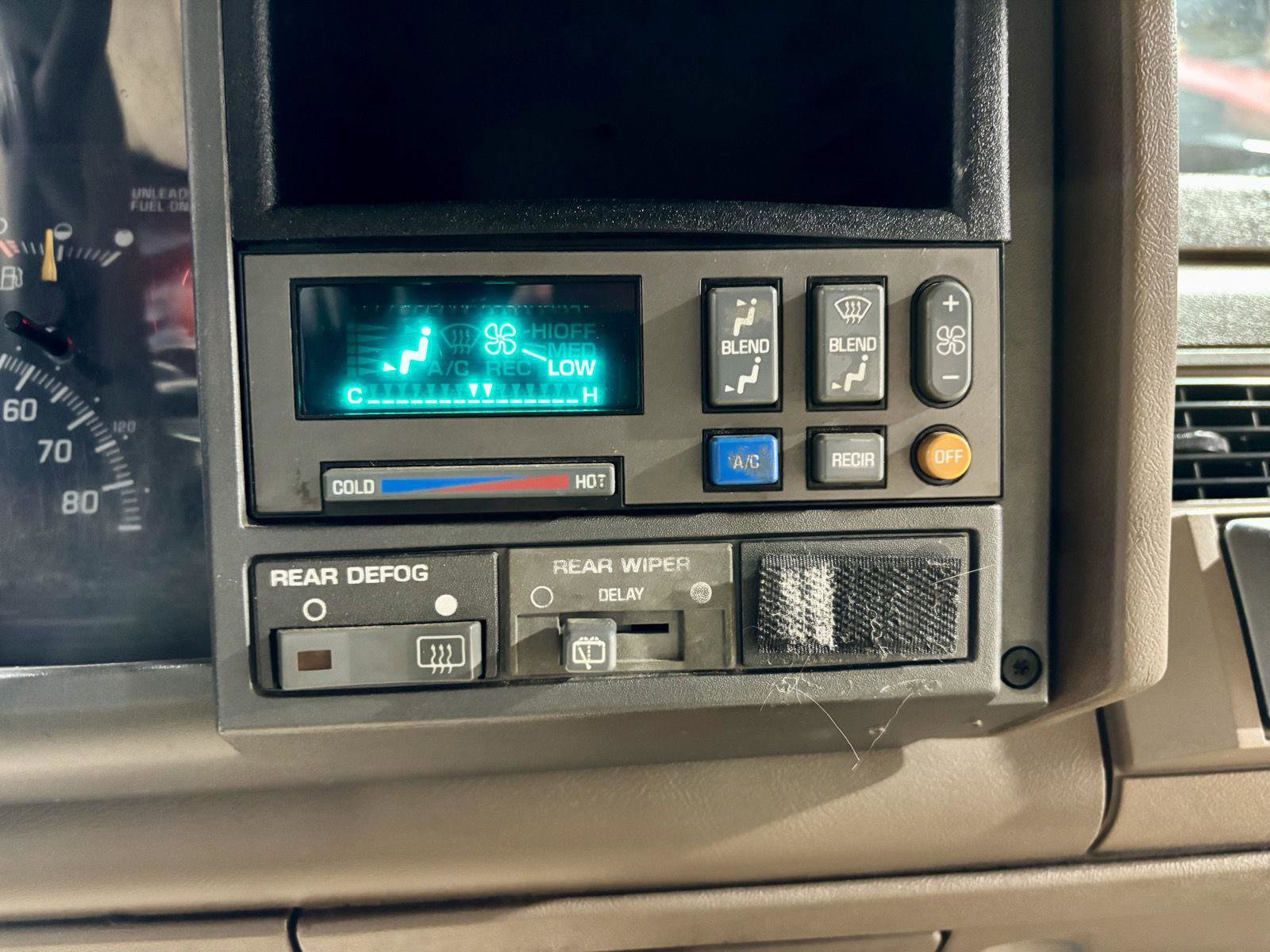 Used 1992 GMC Yukon 4WD 2-Door image 24