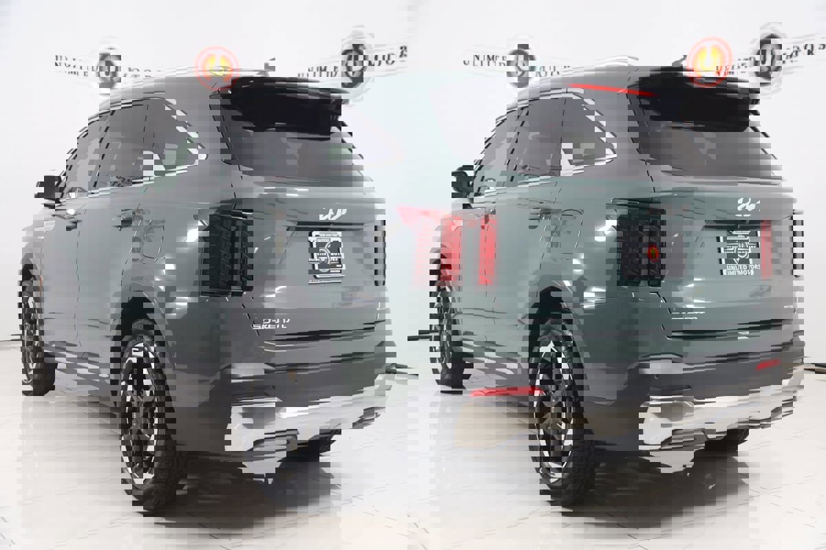 Used 2025 Kia Sorento EX image 4