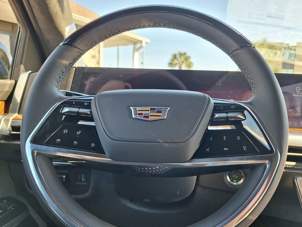 Used 2026 Cadillac Escalade ESV Platinum Sport w/ LPO, ONYX Package AWD/4WD image 18