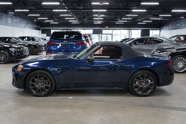 Used 2018 FIAT 124 Spider Abarth w/ Convenience Group RWD image 2