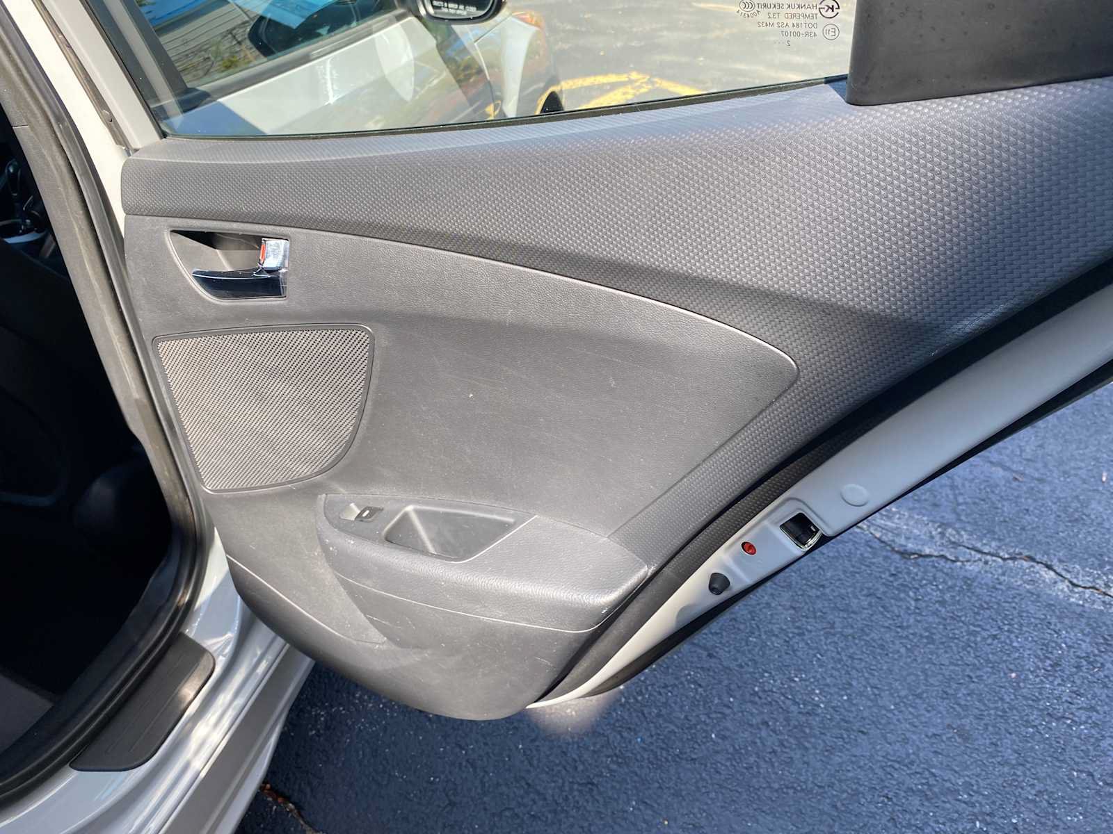 Used 2013 Hyundai Veloster RE:MIX Edition FWD image 29