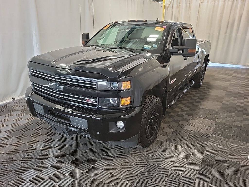 Used 2019 Chevrolet Silverado 2500 LT w/ Midnight Edition AWD/4WD image 1
