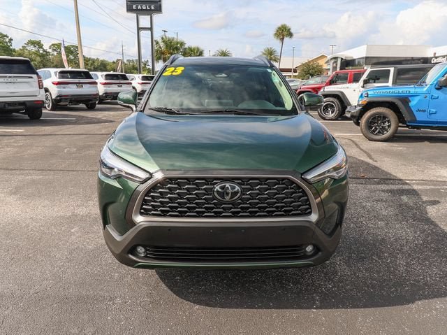 Used 2023 Toyota Corolla Cross XLE w/ Convenience Package FWD video 2