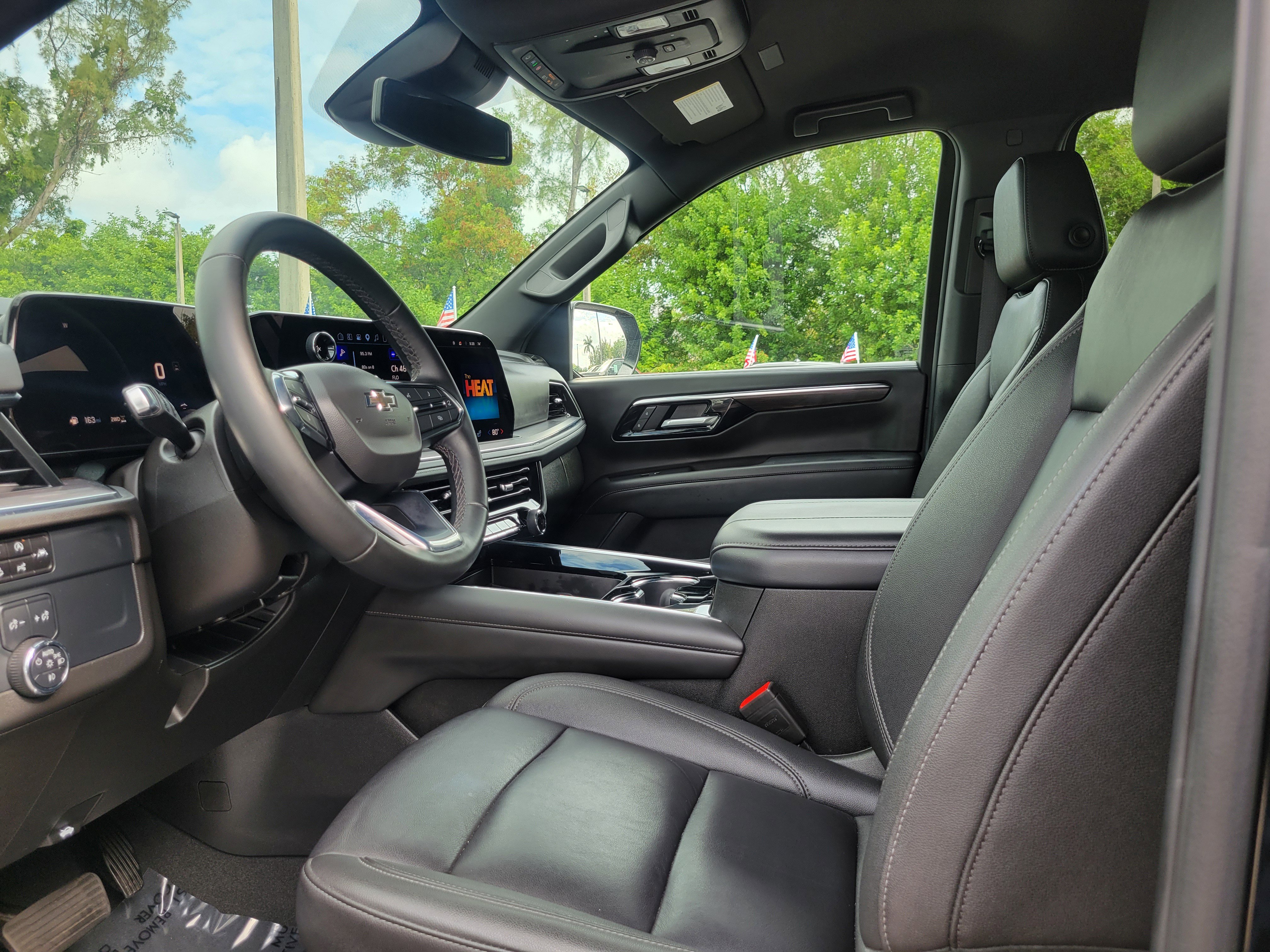 Used 2025 Chevrolet Suburban Z71 AWD/4WD image 12