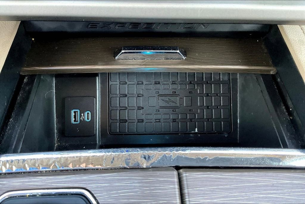 Used 2023 Ford Expedition Max Limited image 26