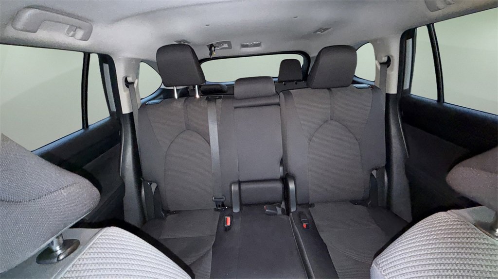 Used 2024 Toyota Highlander LE image 11