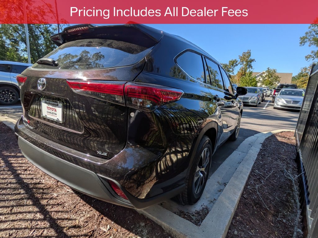 Used 2021 Toyota Highlander XLE FWD image 7