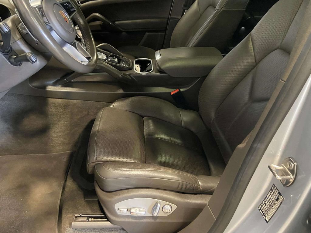 Used 2017 Porsche Cayenne S AWD/4WD image 13