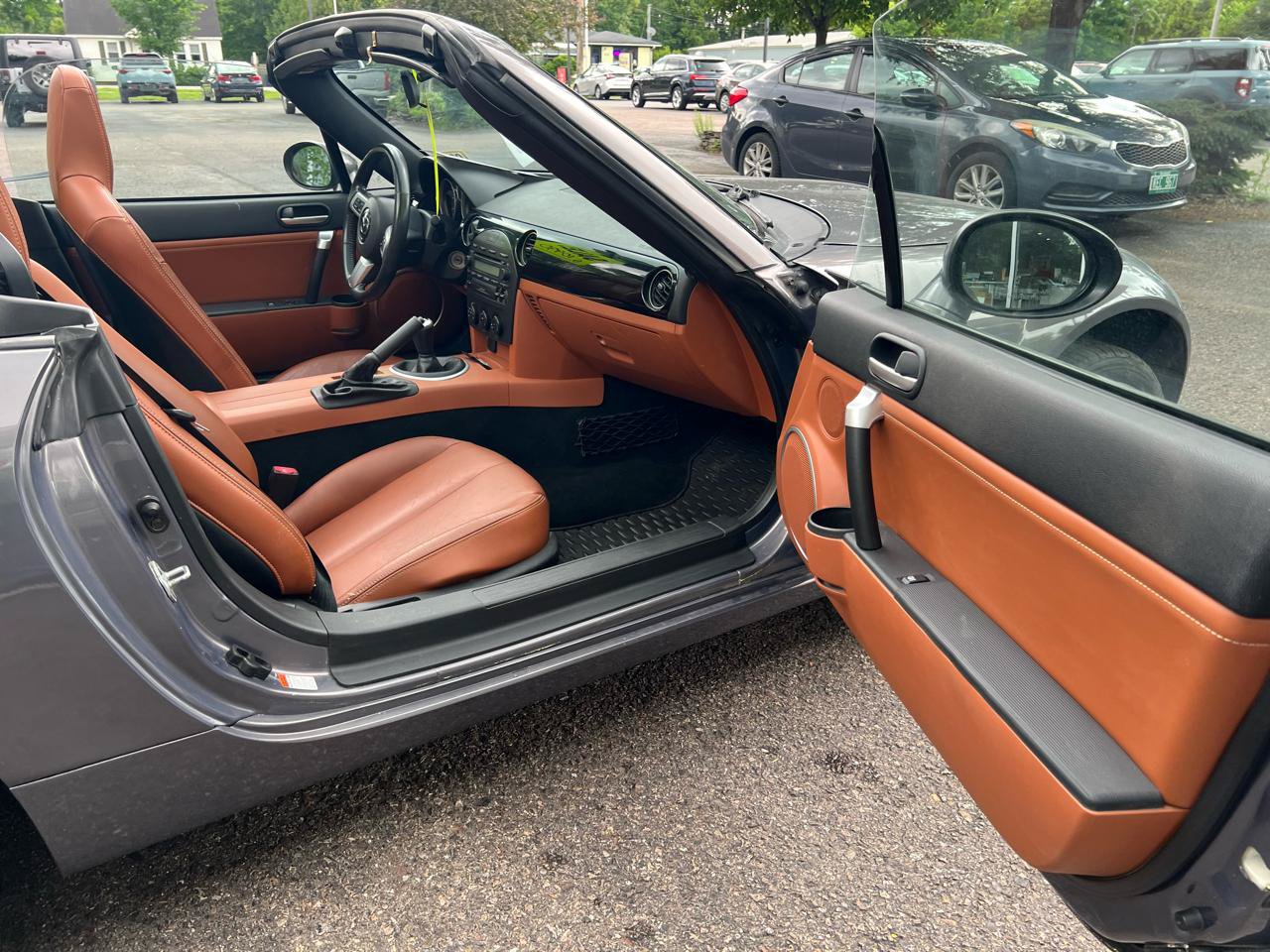 Used 2006 MAZDA MX-5 Miata Grand Touring RWD image 20