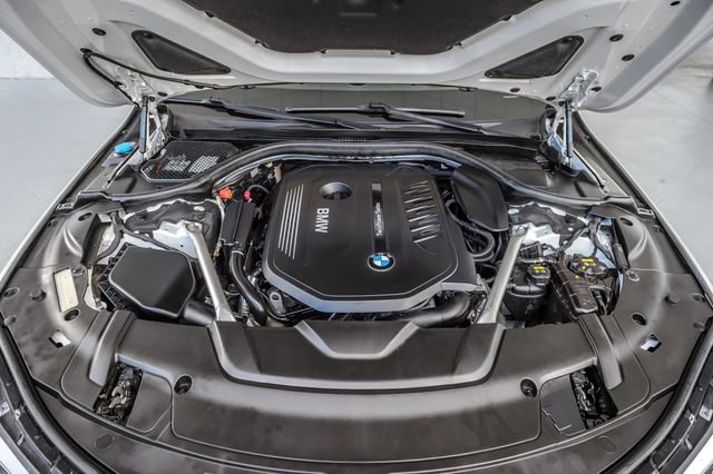Used 2019 BMW 740i xDrive w/ Executive Package image 17