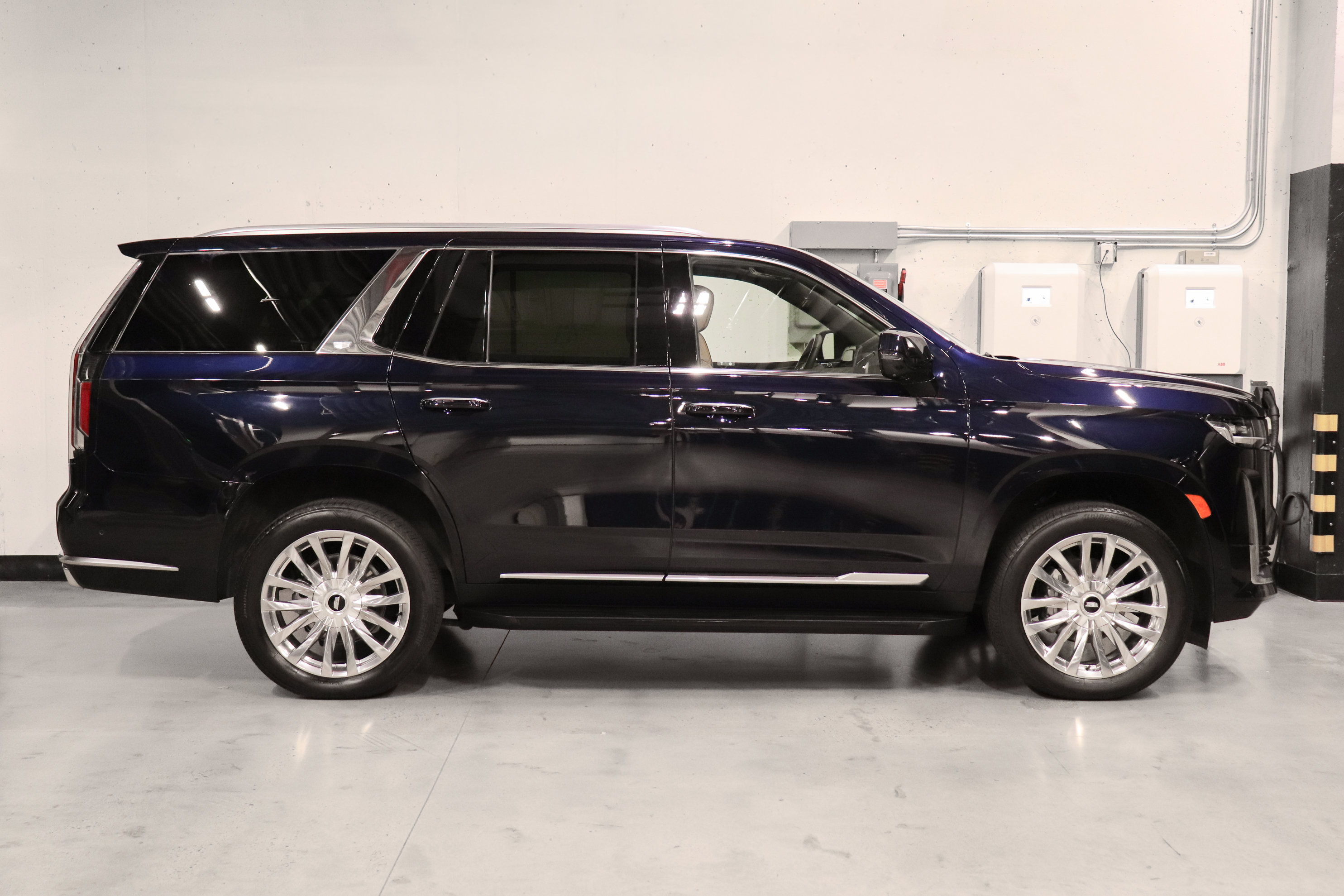 Used 2024 Cadillac Escalade Premium Luxury AWD/4WD image 6