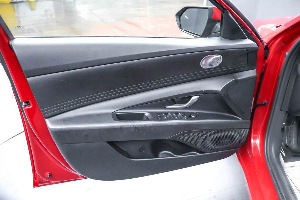 Certified 2023 Hyundai Elantra SE w/ Cargo Package image 23