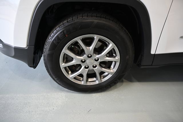 Used 2018 Jeep Cherokee Latitude Plus w/ Cold Weather Group image 30