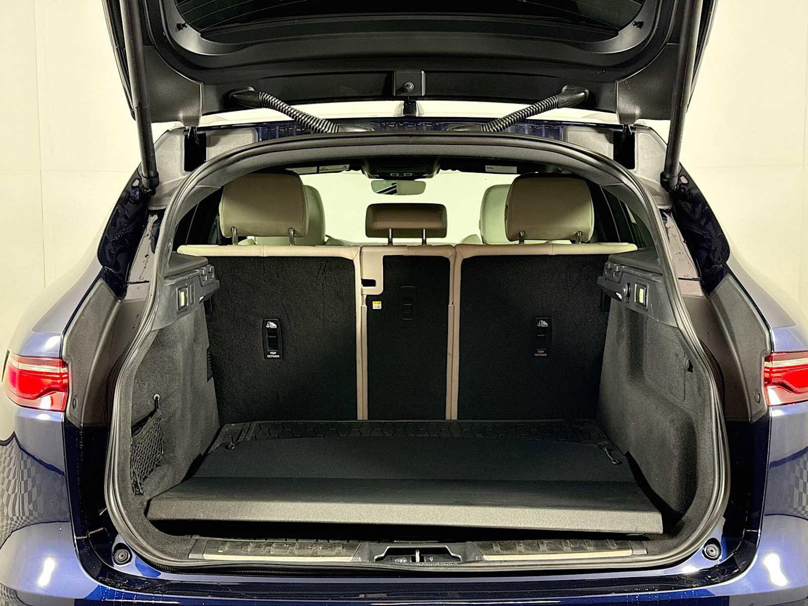 Used 2024 Jaguar F-PACE R-Dynamic S image 25