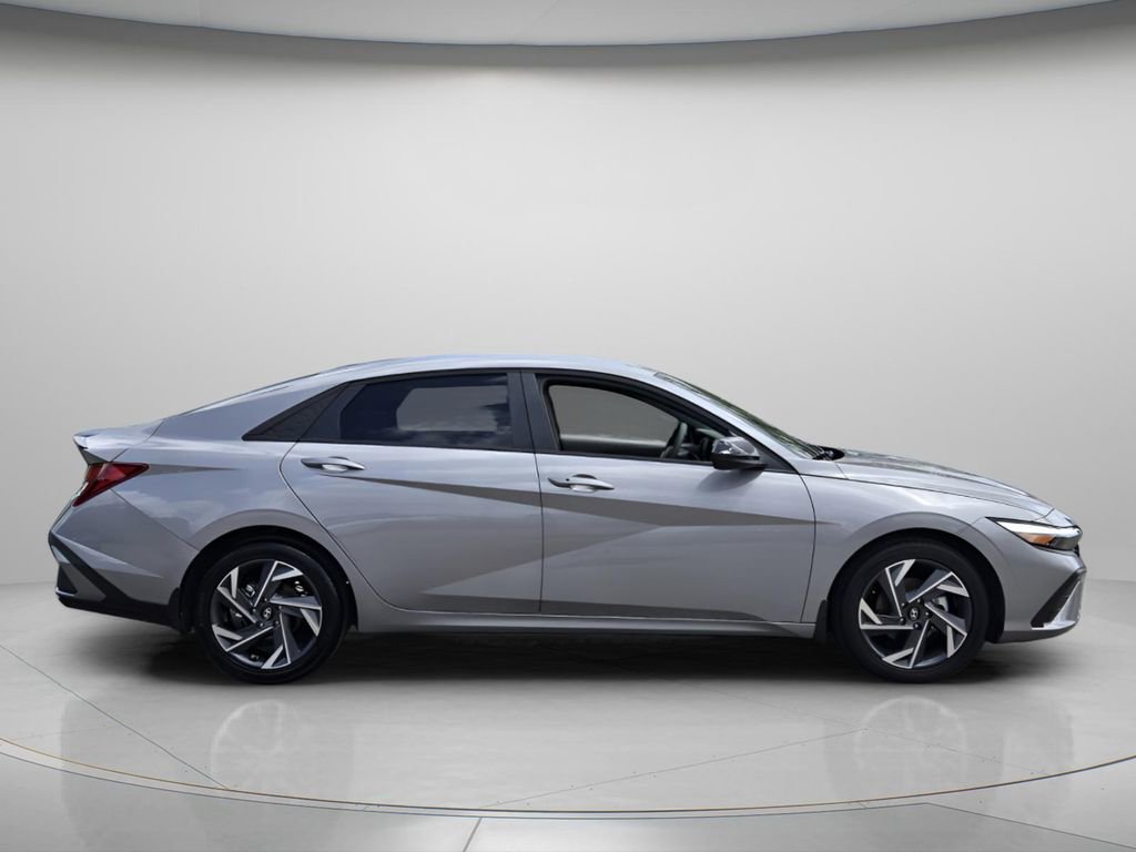 Certified 2025 Hyundai Elantra Sport image 4