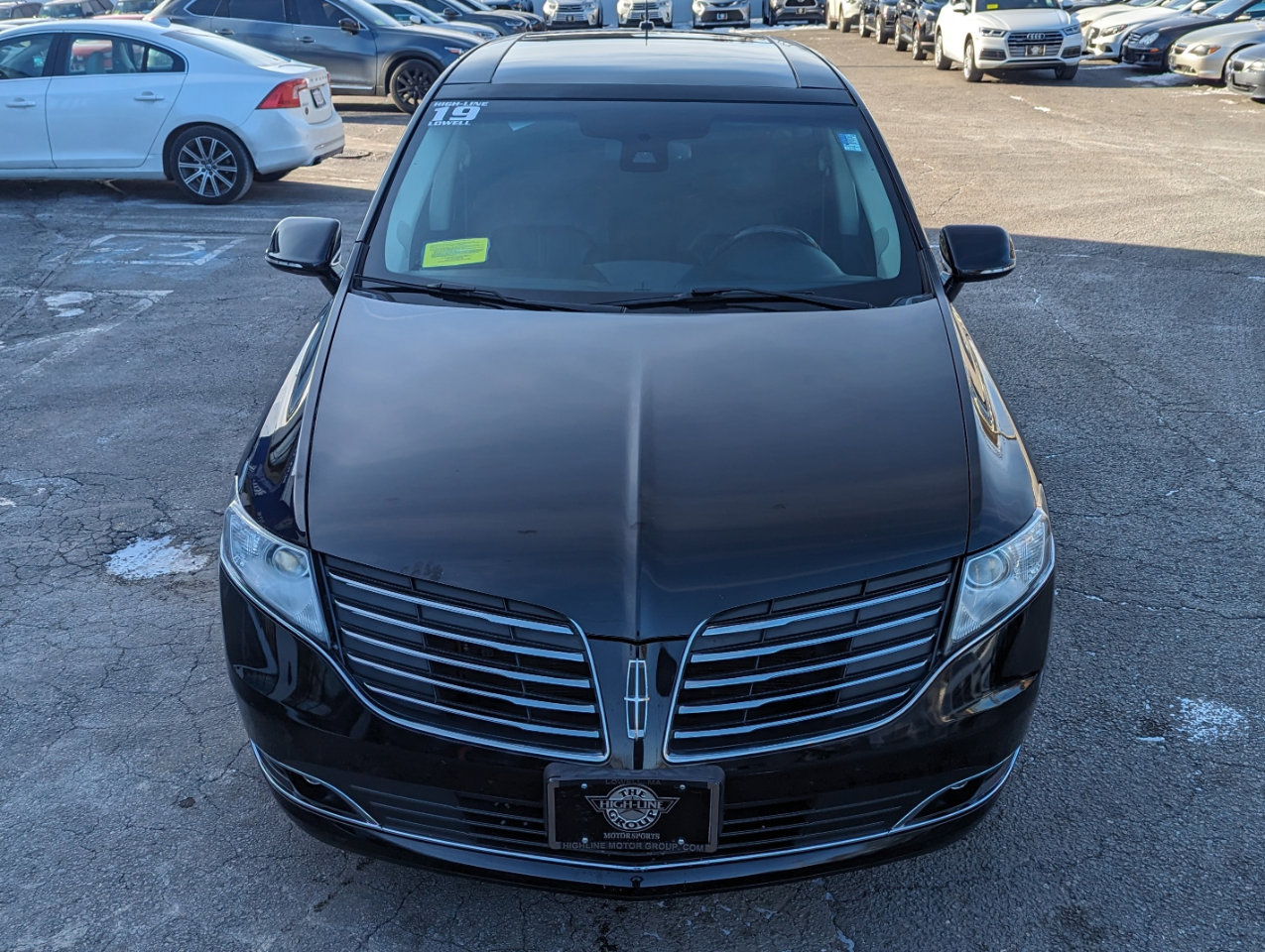 Used 2019 Lincoln MKT AWD image 3