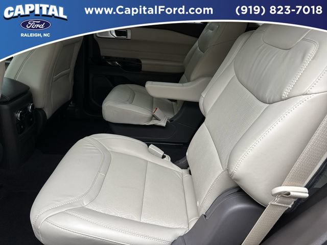 Certified 2022 Ford Explorer Platinum w/ Equipment Group 601A AWD/4WD image 18
