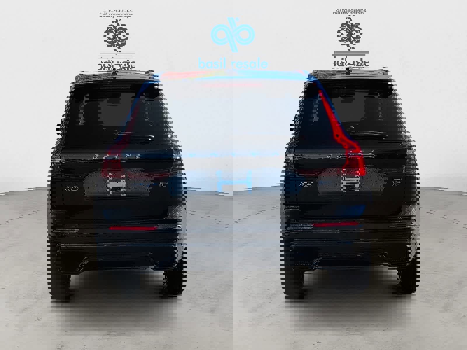 Used 2025 Volvo XC60 B5 Plus image 5