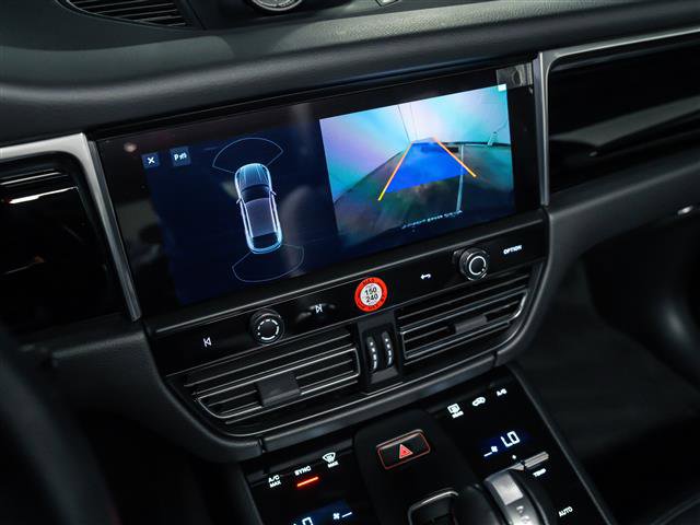 Certified 2025 Porsche Macan image 23