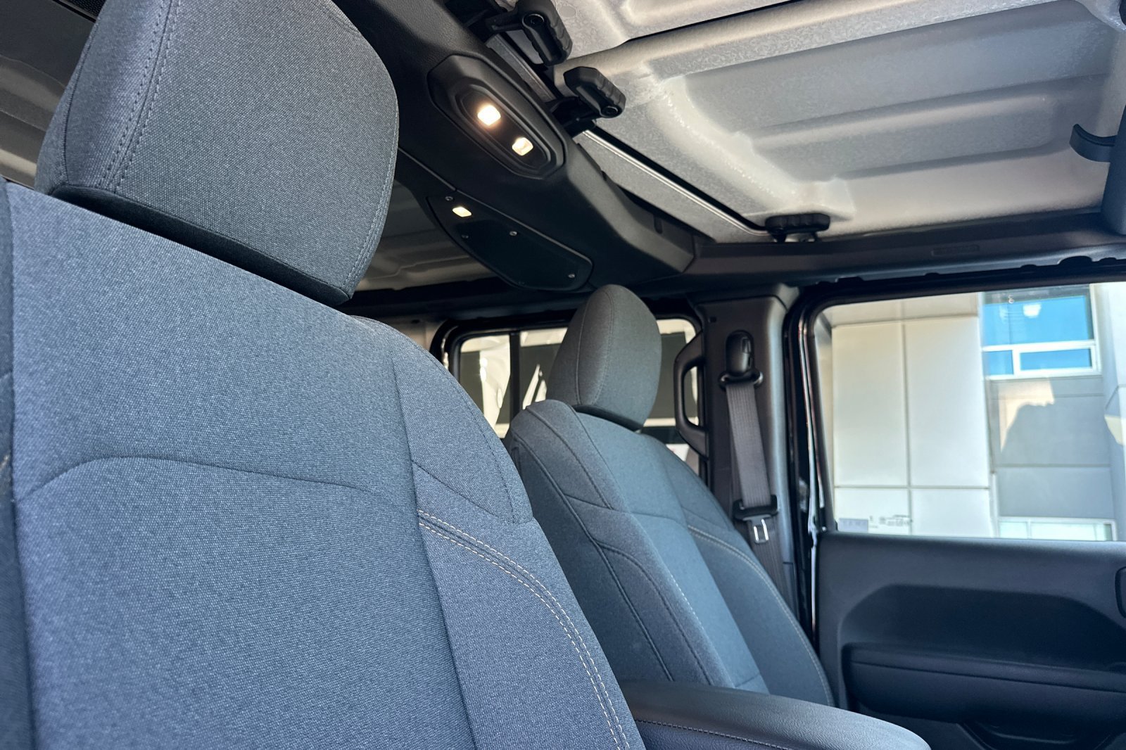 Used 2025 Jeep Wrangler Unlimited Sport AWD/4WD image 17