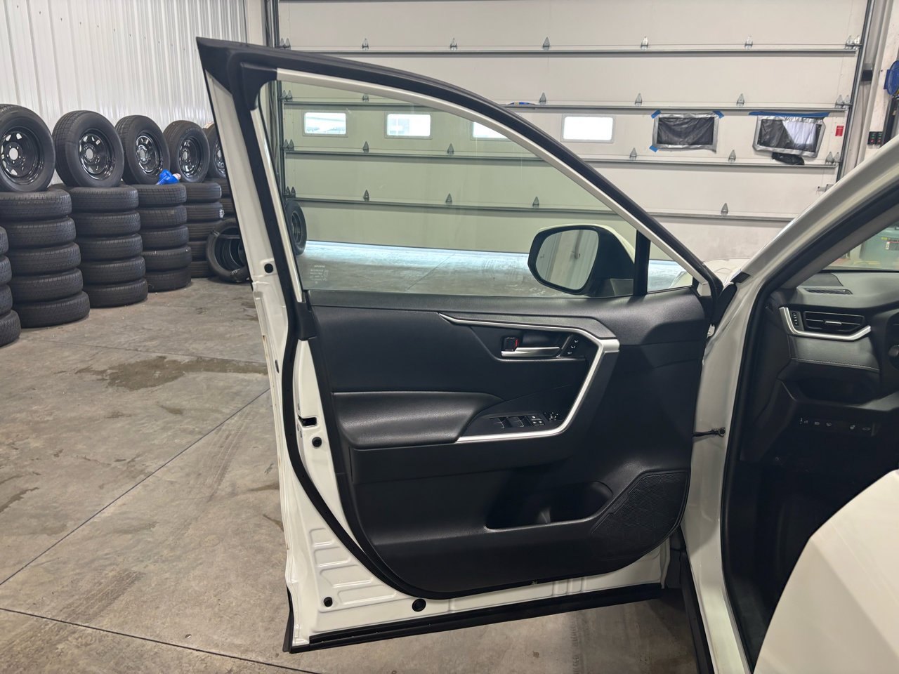 Used 2021 Toyota RAV4 XLE Premium image 18