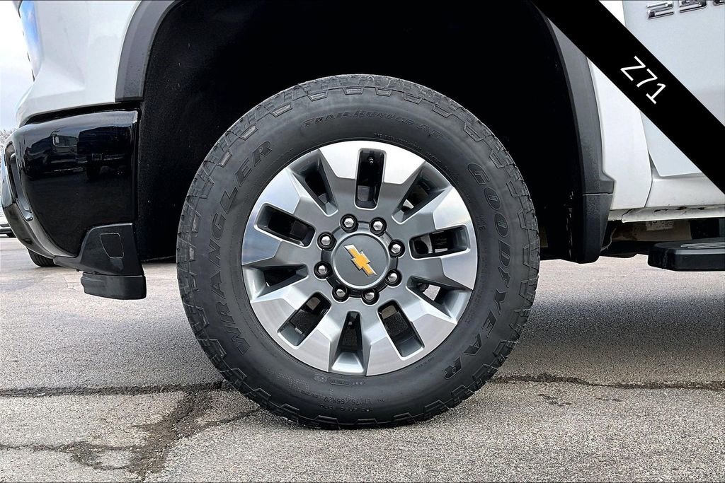 Used 2025 Chevrolet Silverado 2500 Custom w/ Custom Value Package image 32