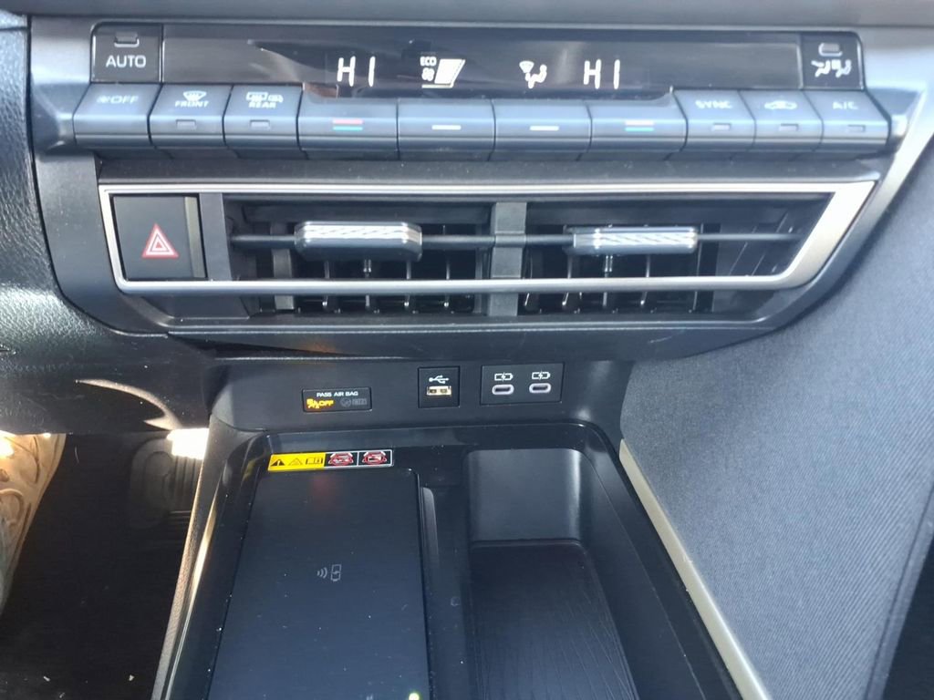 Used 2025 Toyota Camry LE image 23