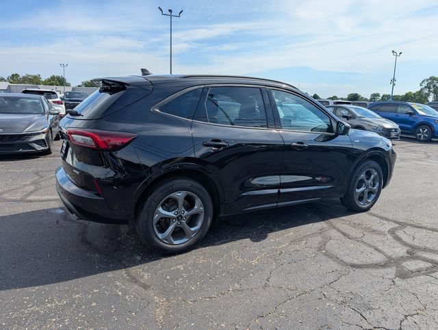 Used 2023 Ford Escape ST-Line w/ Tech Pack #1 AWD/4WD image 8