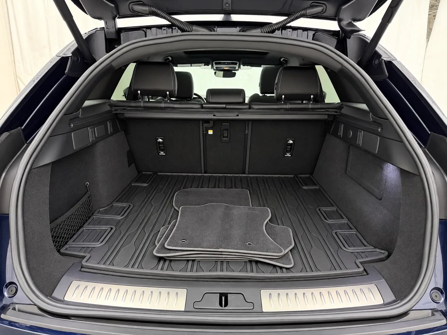 Used 2023 Land Rover Range Rover Velar R-Dynamic S AWD/4WD image 38