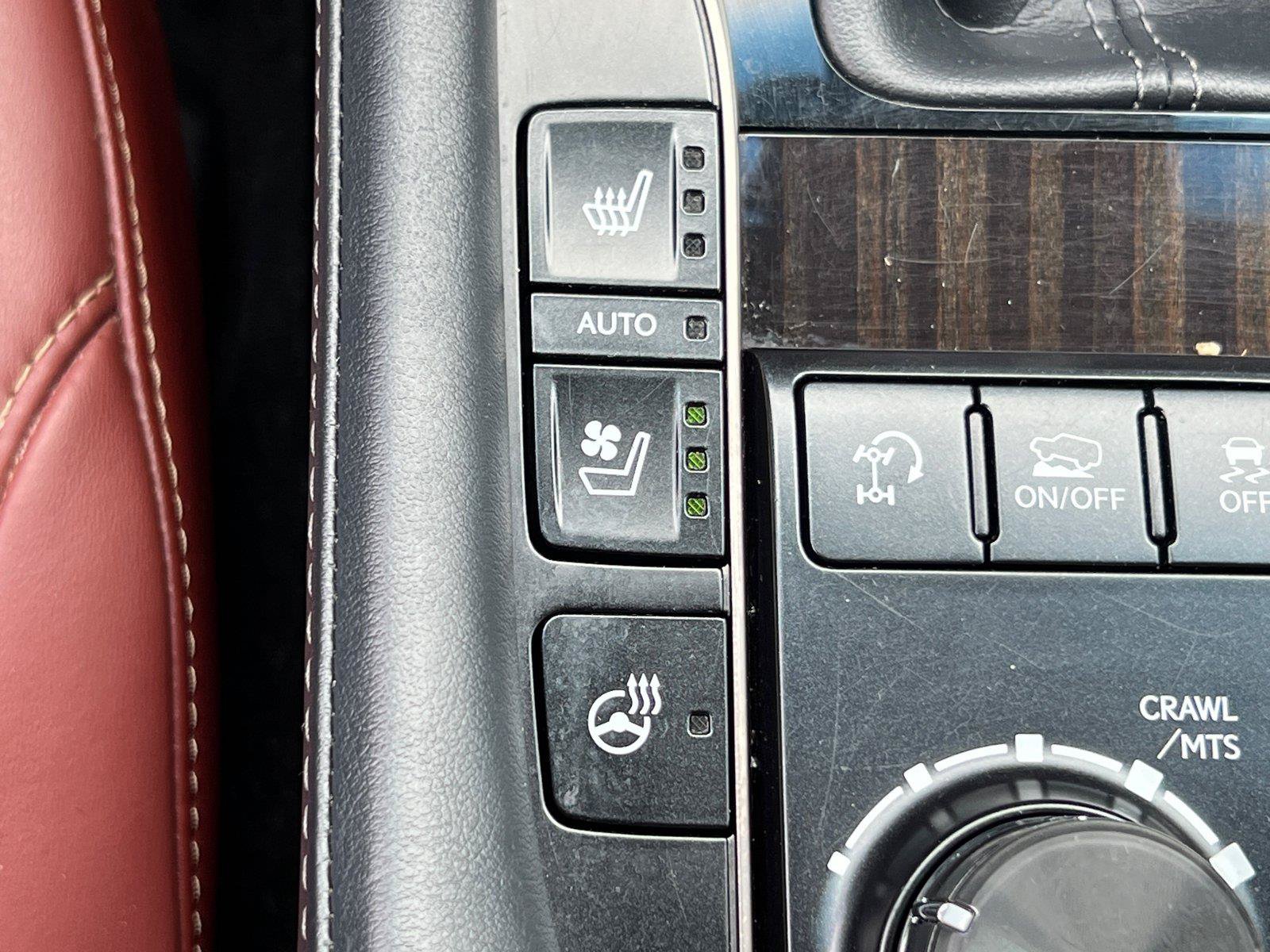 Used 2020 Lexus LX 570 4WD w/ Luxury Package image 32