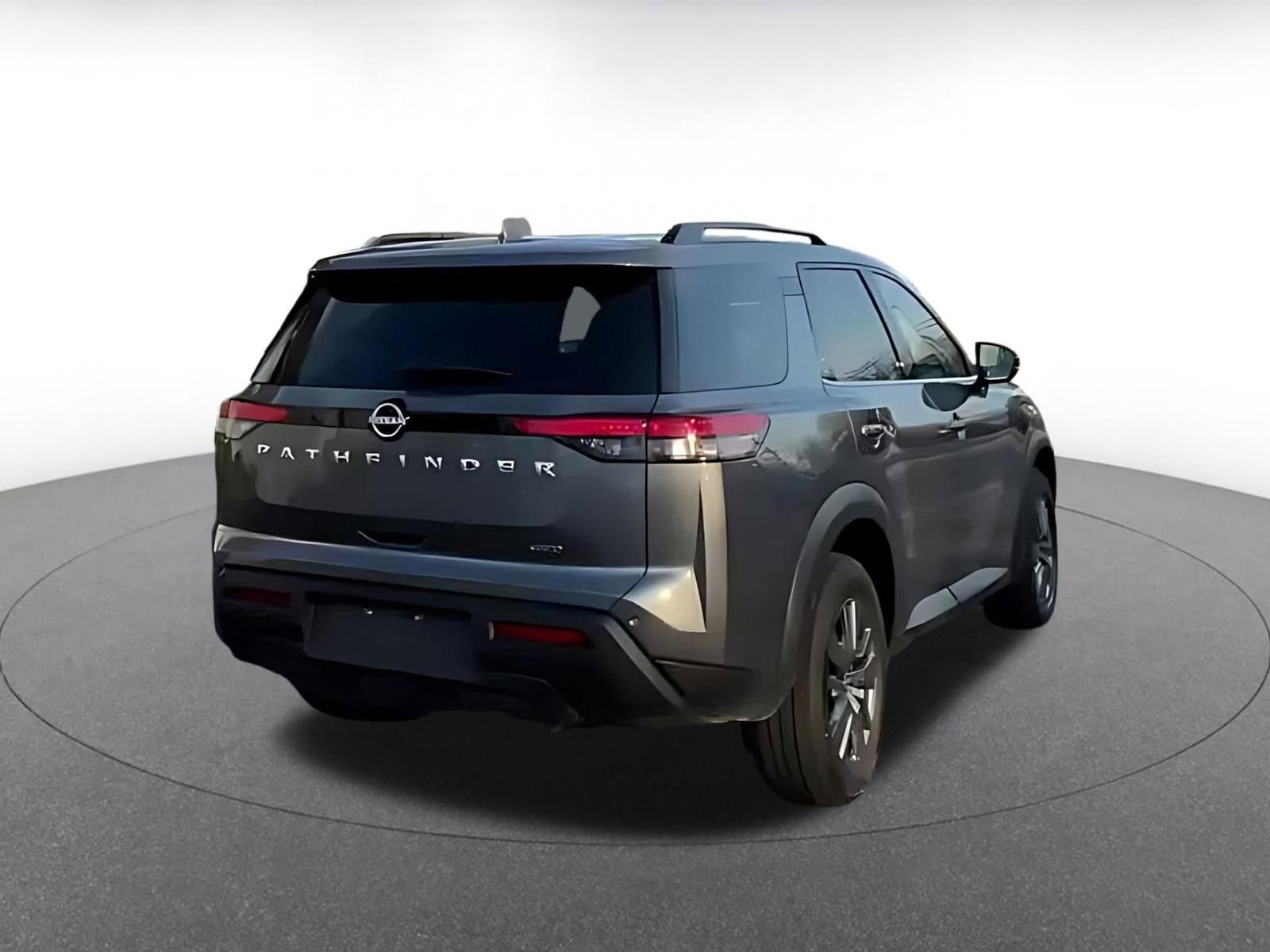 Used 2025 Nissan Pathfinder SV image 14