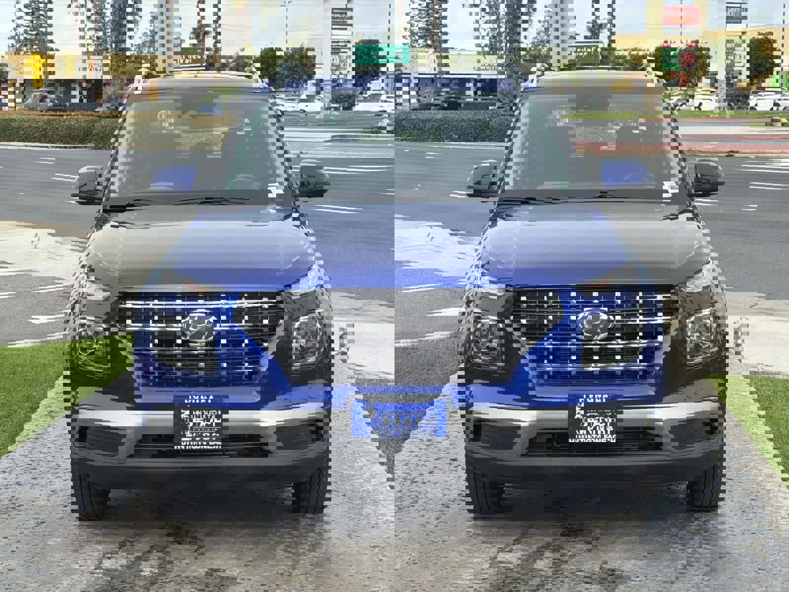 Used 2023 Hyundai Venue SEL w/ Cargo Package image 2