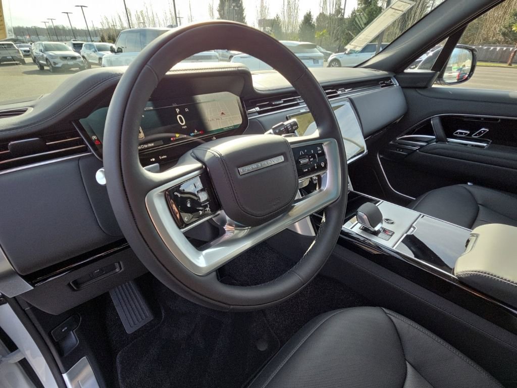 New 2026 Land Rover Range Rover Long Wheelbase SE AWD/4WD image 12