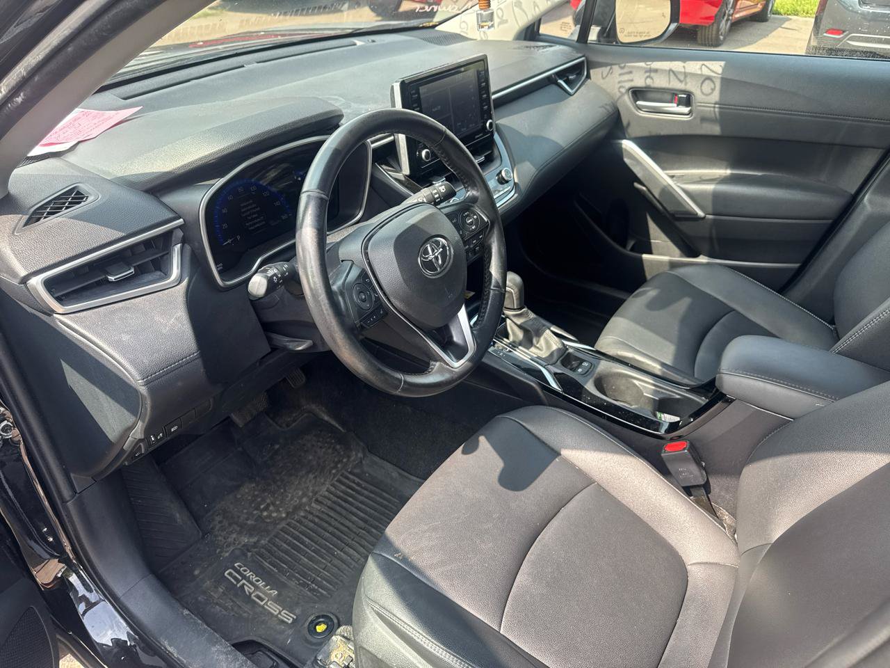 Used 2022 Toyota Corolla Cross XLE w/ Convenience Package AWD/4WD image 9