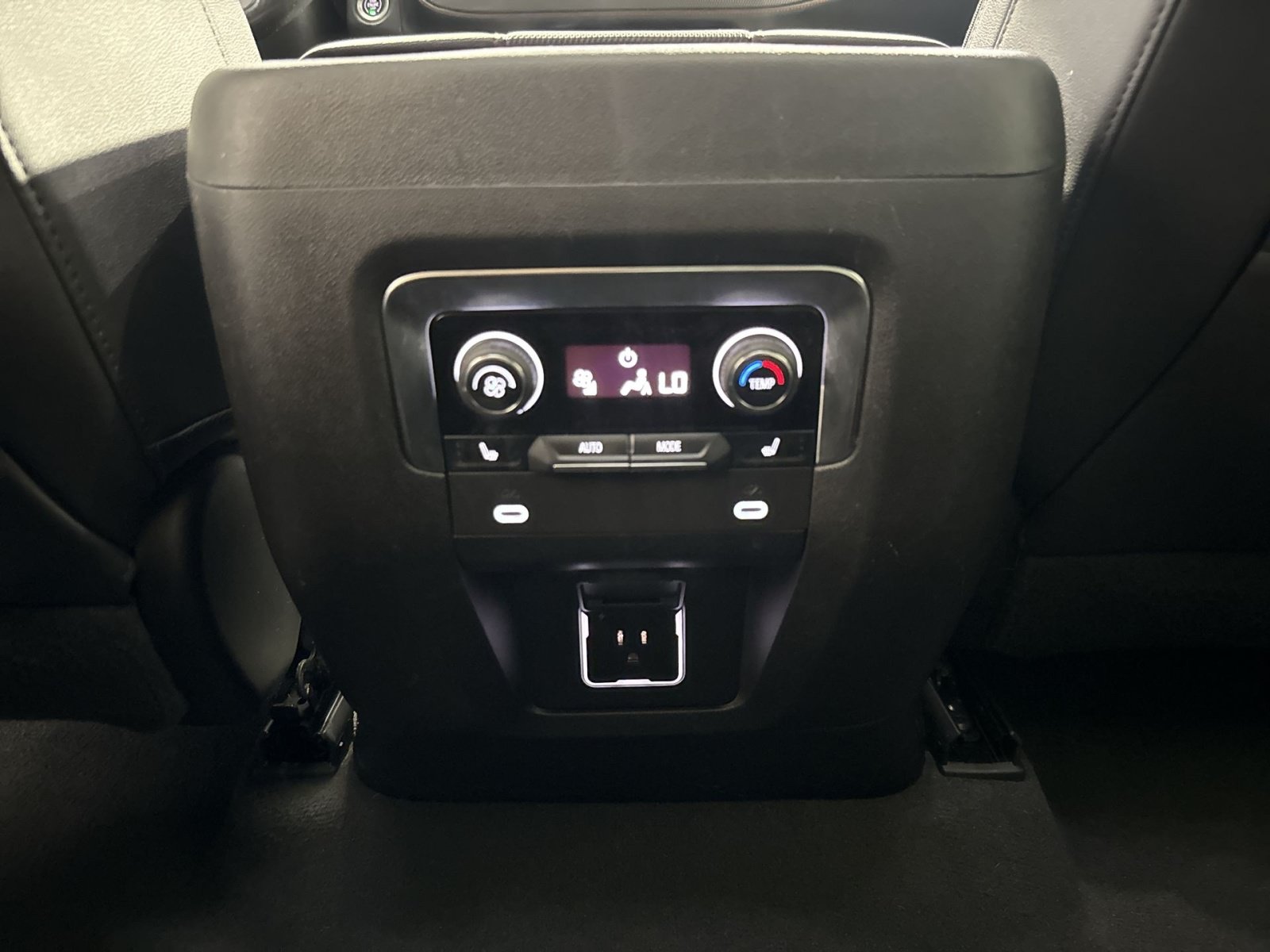 Used 2022 Chevrolet Tahoe RST w/ Luxury Package AWD/4WD image 33