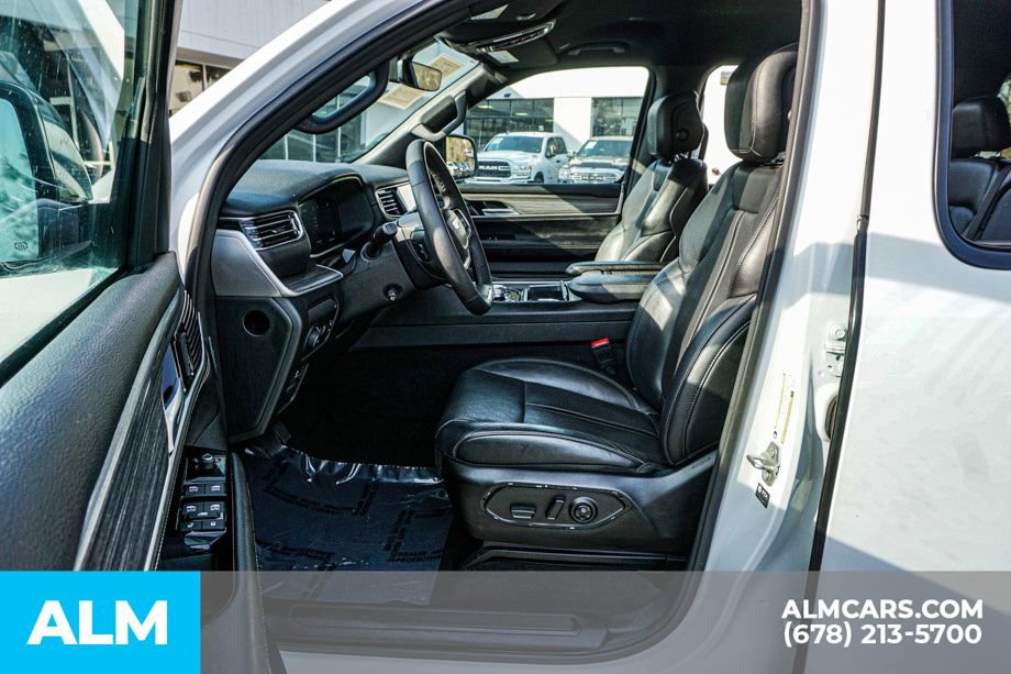 Used 2024 Jeep Wagoneer Series II w/ Flexible Seating Group RWD image 19