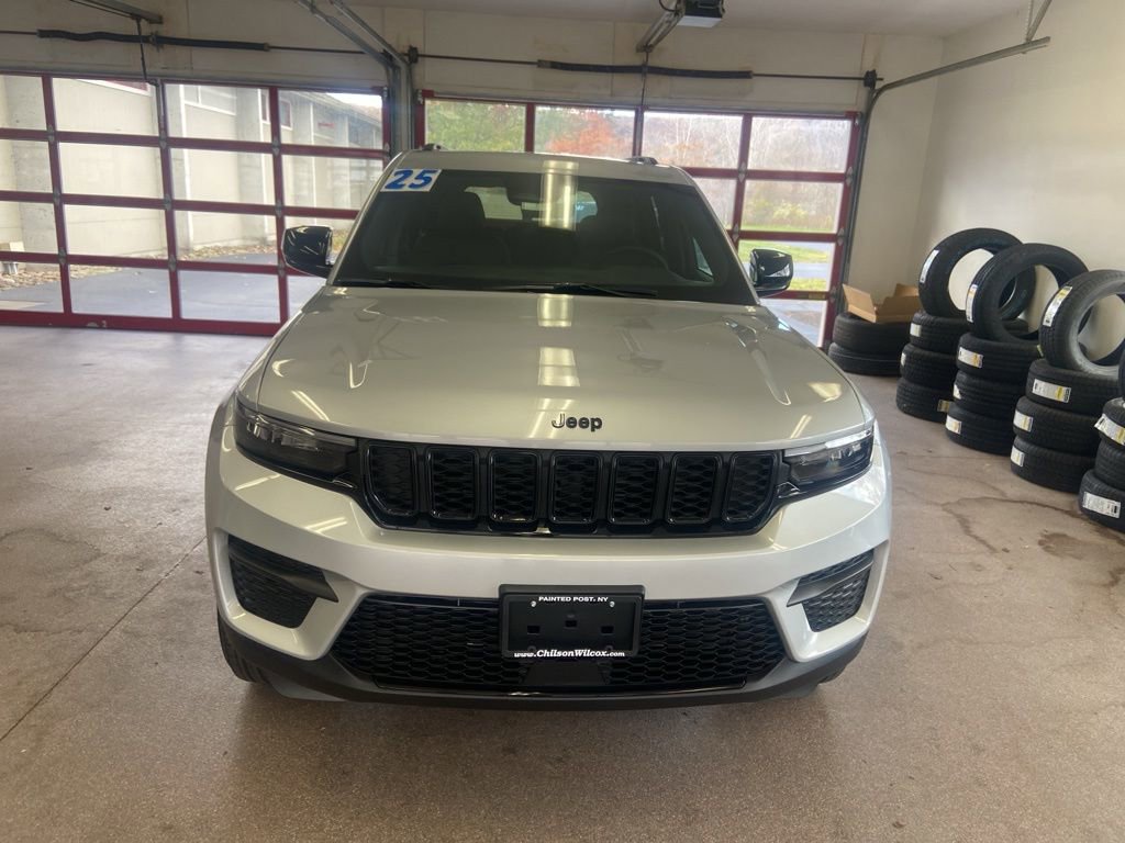 New 2025 Jeep Grand Cherokee Altitude image 2