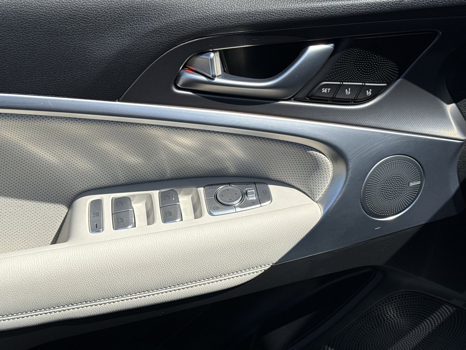 Used 2025 Genesis G70 3.3T Advanced image 15