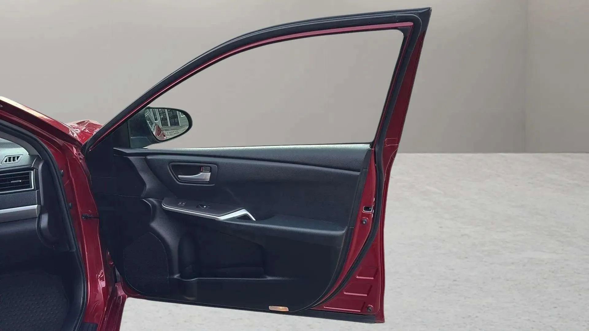 Used 2015 Toyota Camry SE image 21