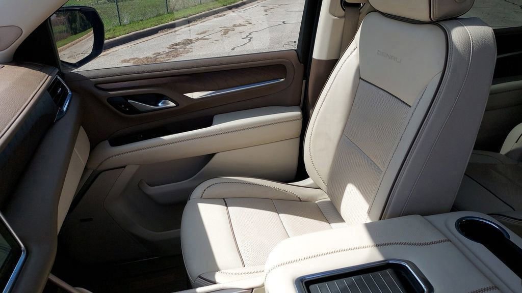 Used 2022 GMC Yukon XL Denali w/ Denali Premium Package image 20