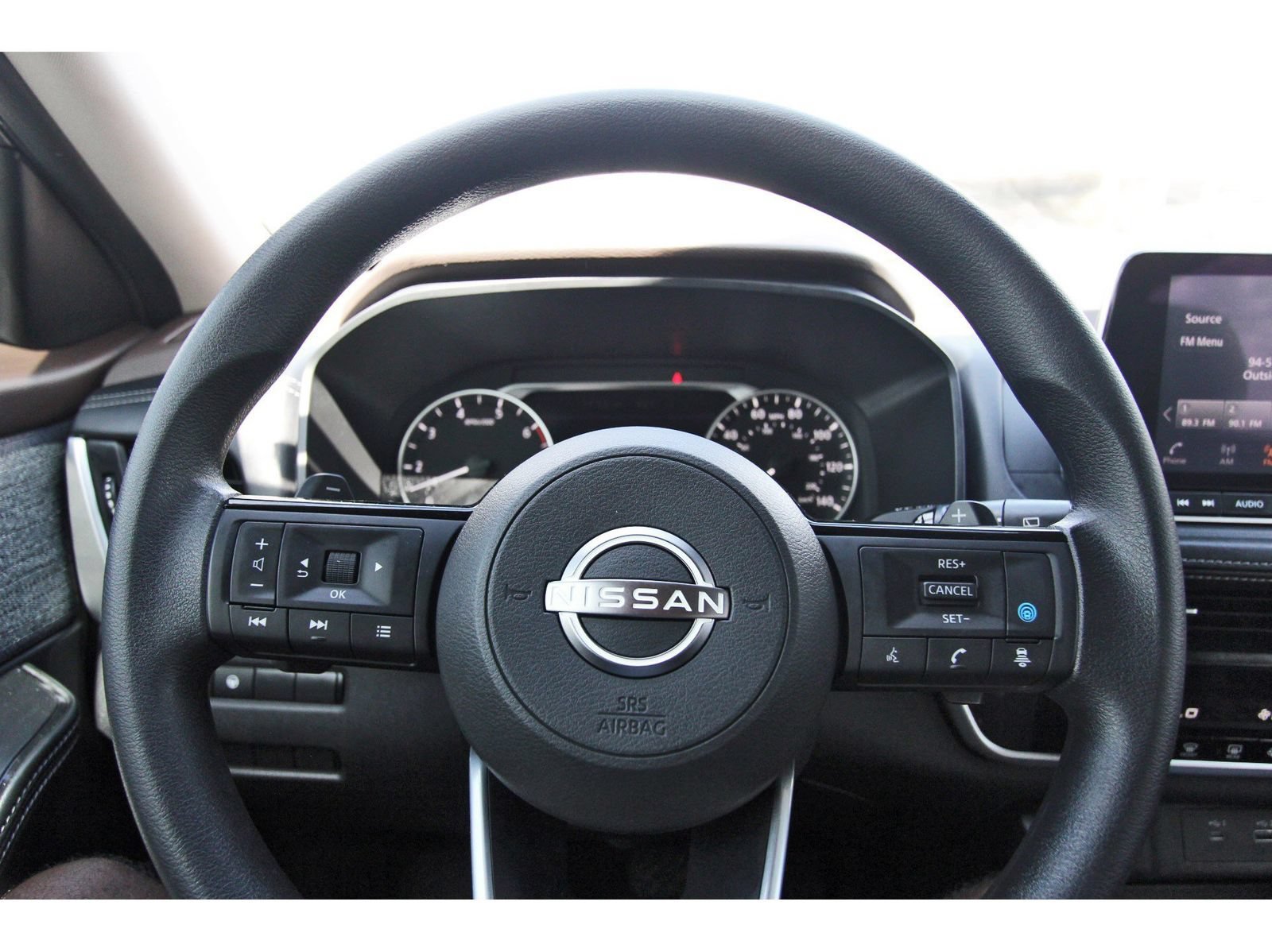 Used 2023 Nissan Rogue SV FWD image 17
