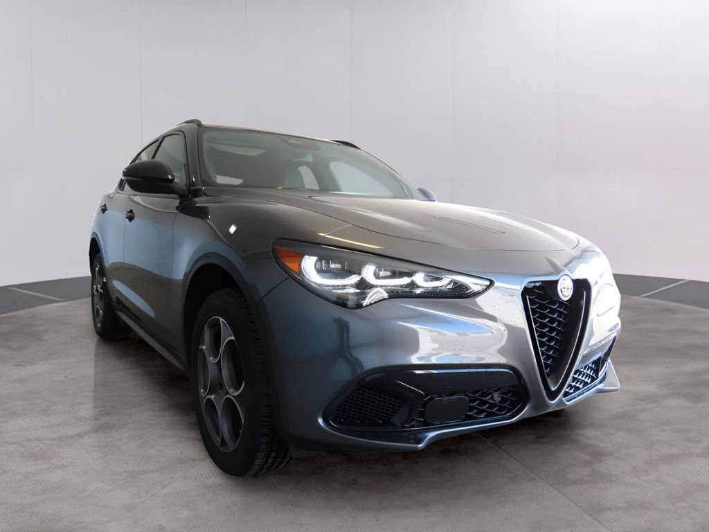 New 2025 Alfa Romeo Stelvio Sprint w/ Convenience Package AWD/4WD image 3