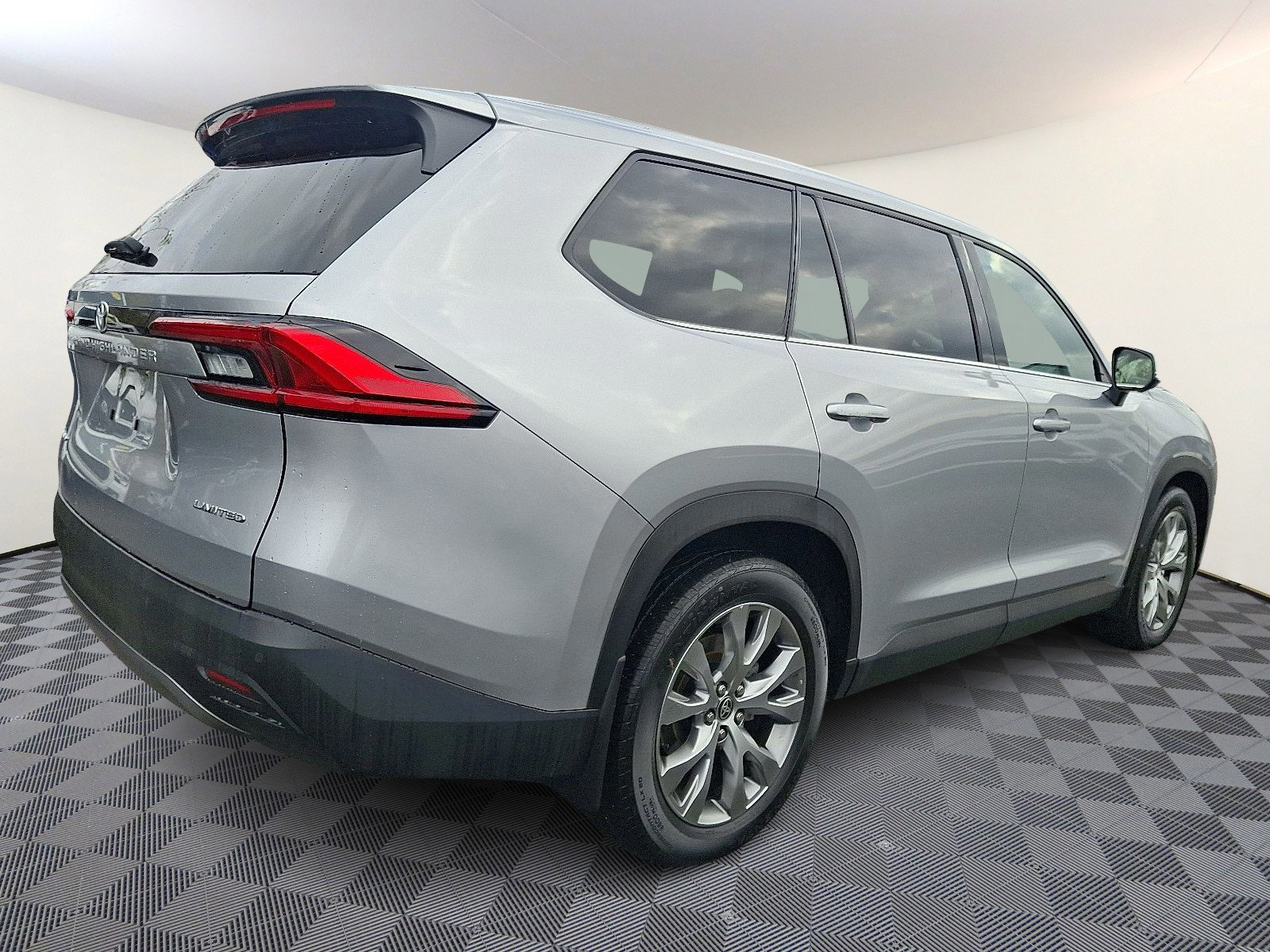 Used 2024 Toyota Grand Highlander Limited image 6