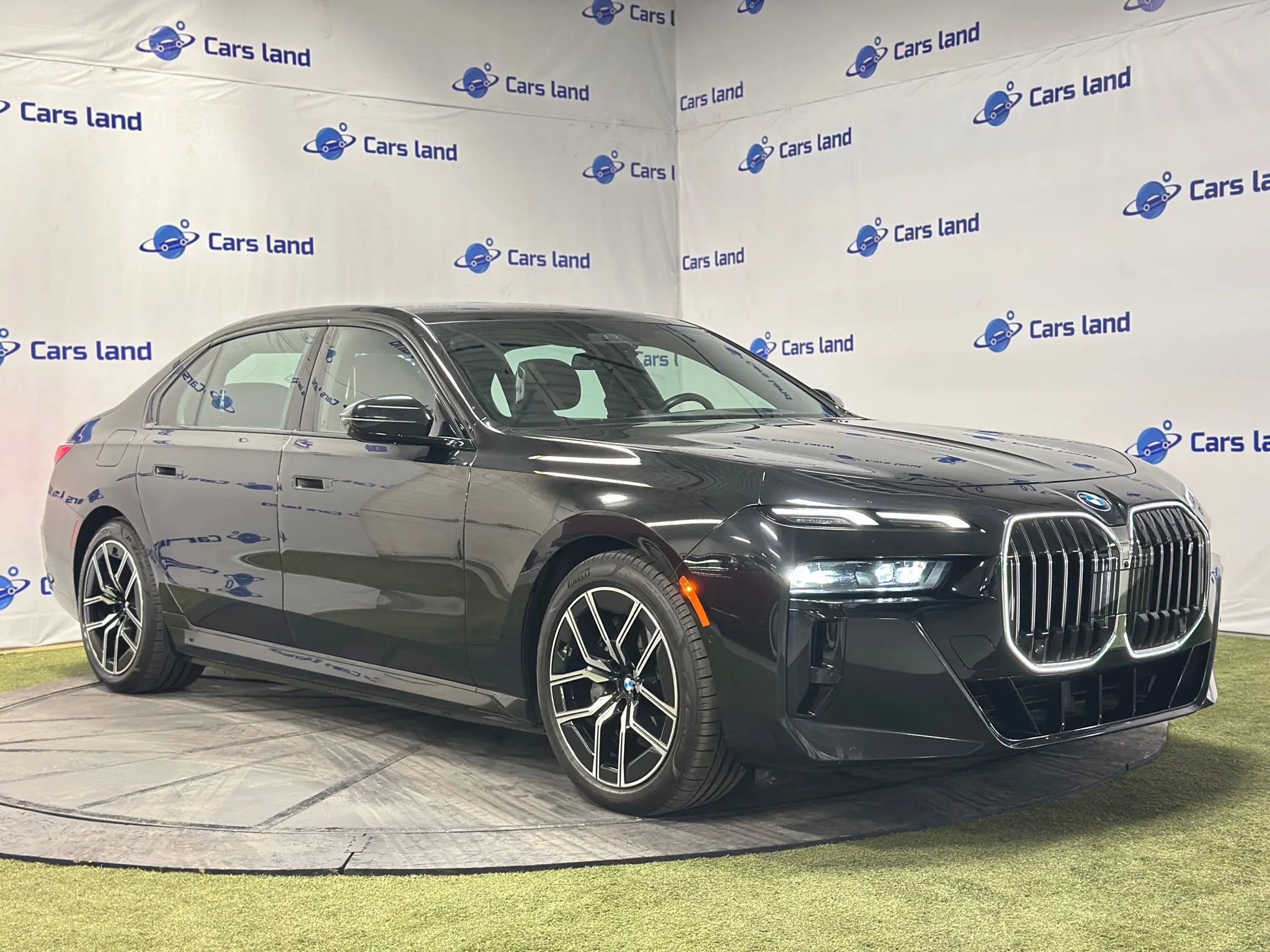 Used 2024 BMW i7 xDrive60 AWD/4WD image 1