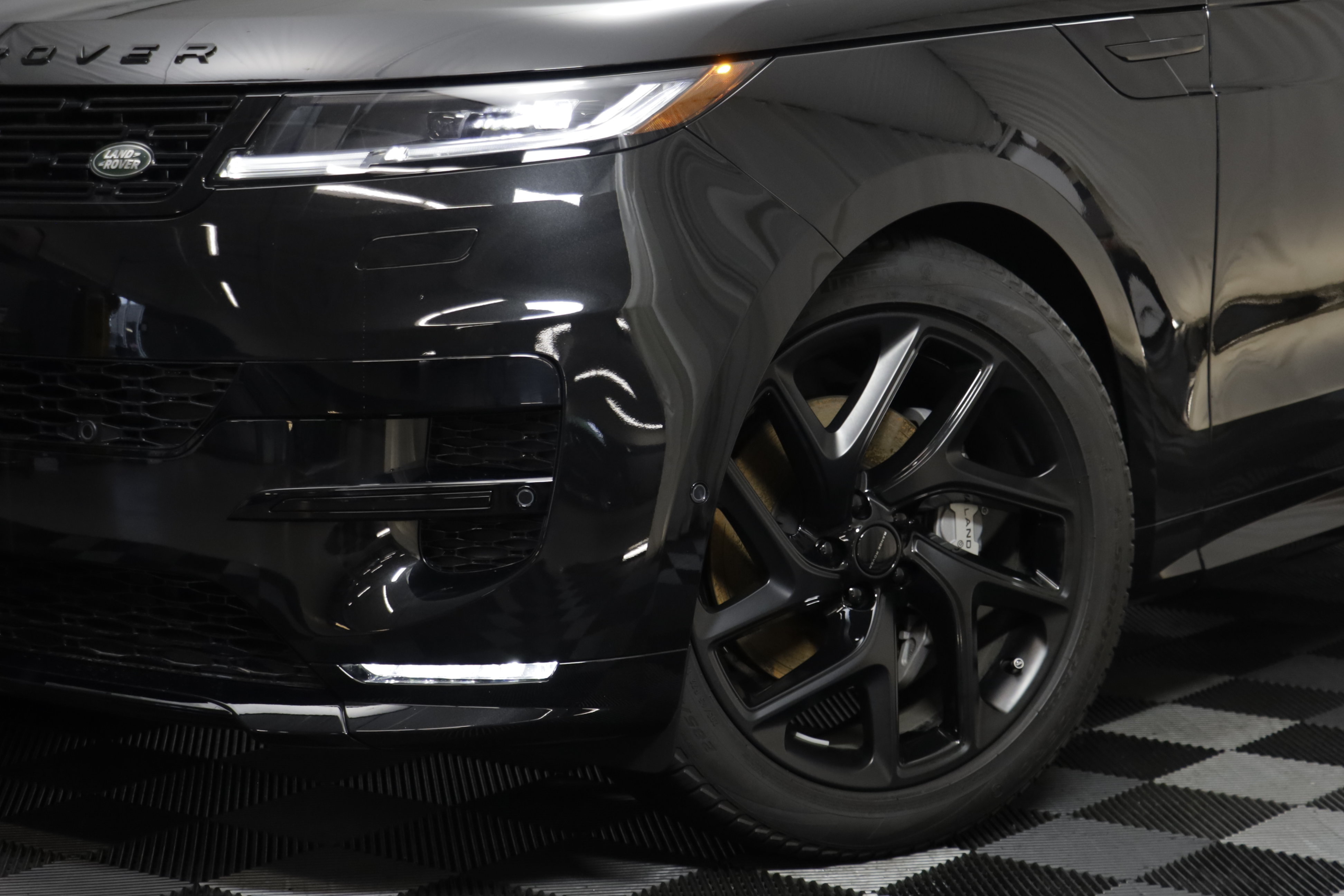Certified 2026 Land Rover Range Rover Sport Dynamic SE AWD/4WD image 3