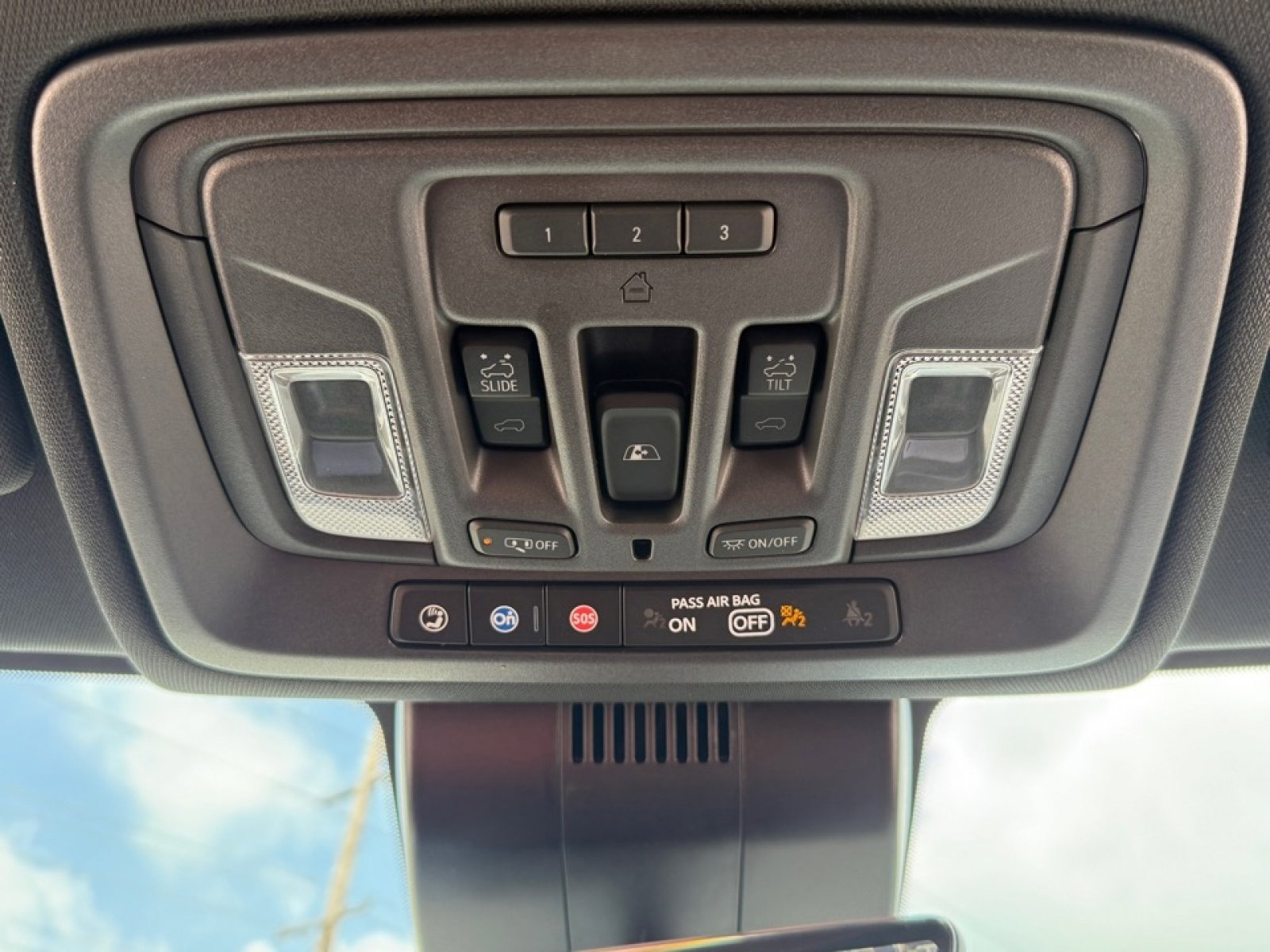 Used 2023 Chevrolet Silverado 1500 ZR2 w/ Technology Package image 35