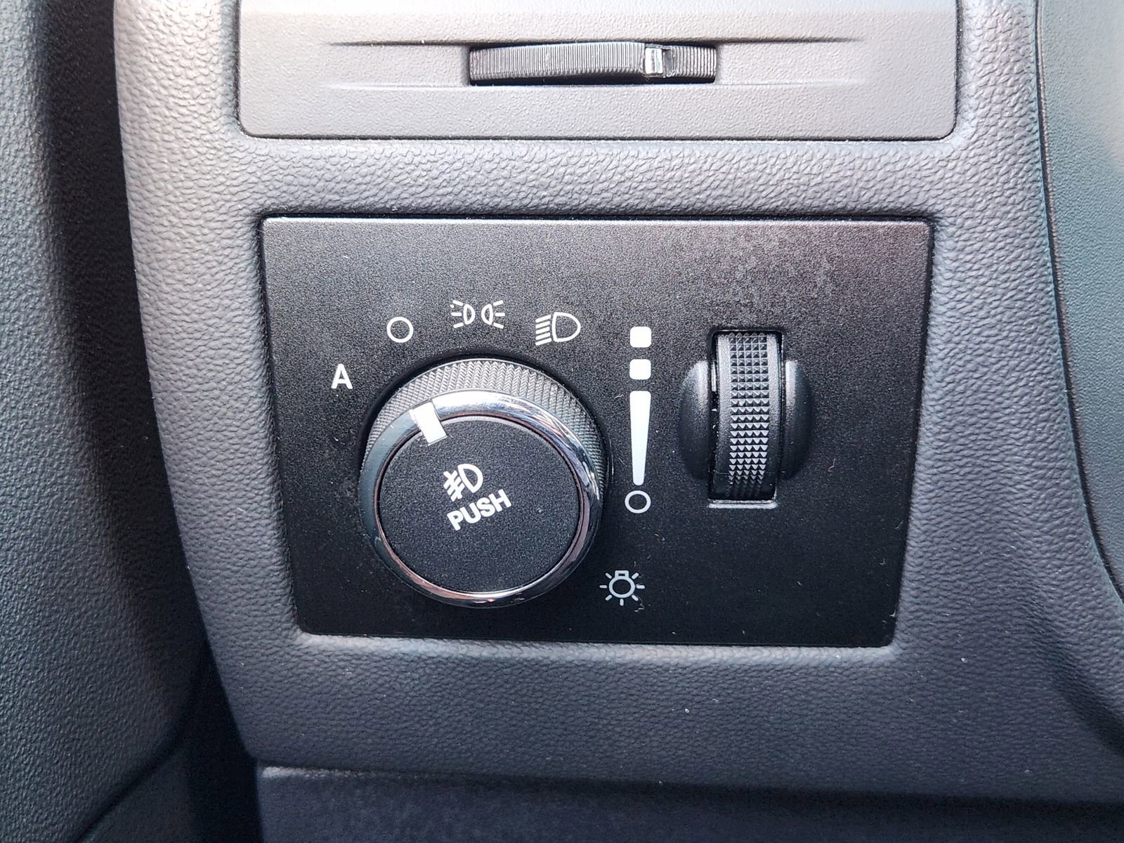 Used 2011 Dodge Challenger R/T image 25